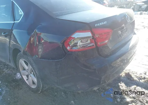 2013 Volkswagen Passat 2.5L Se z USA, uszkodzony, nr VIN 1VWBH7A3XDC020177